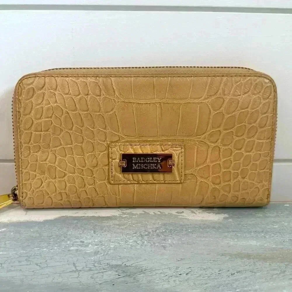 Badgley Mischka Wallet Purse Wristlet